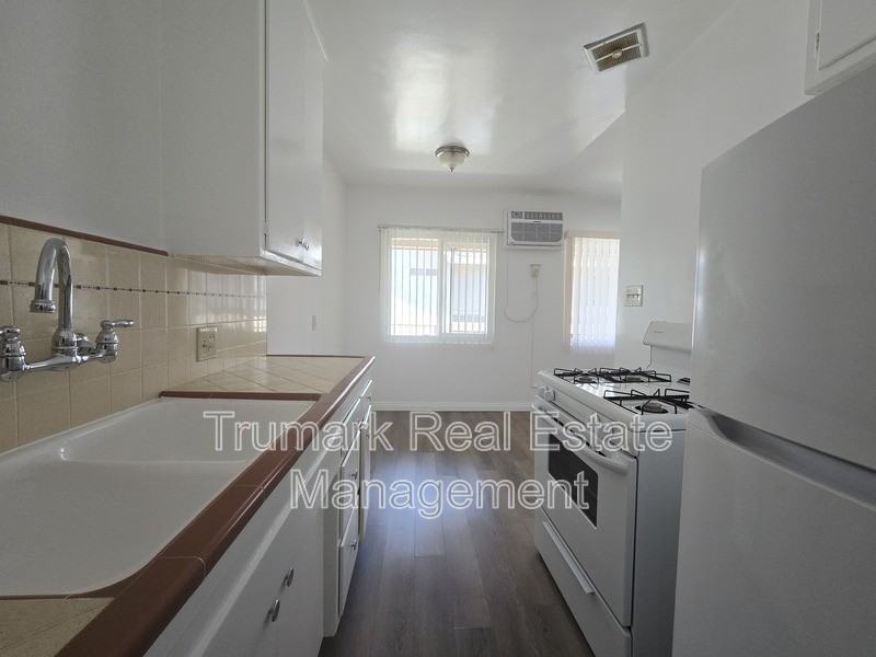 103 S Roosevelt Ave #9 - Photo 3 of 8