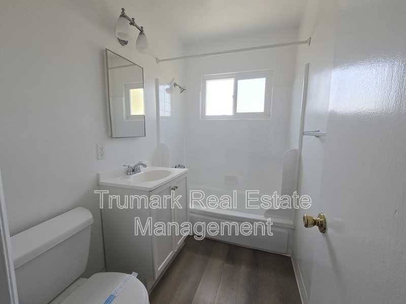 103 S Roosevelt Ave #9 - Photo 6 of 8
