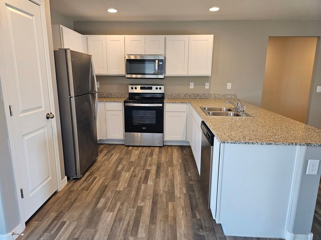 2042 E Julian Dr - Photo 3 of 35