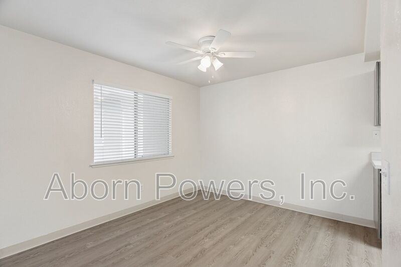 2529 Greenwood Ln #06 - Photo 5 of 19