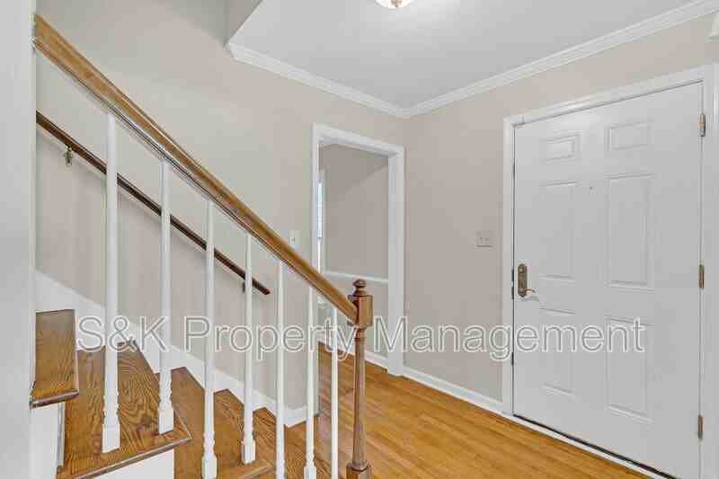 350 Hughes Dr - Photo 2 of 21