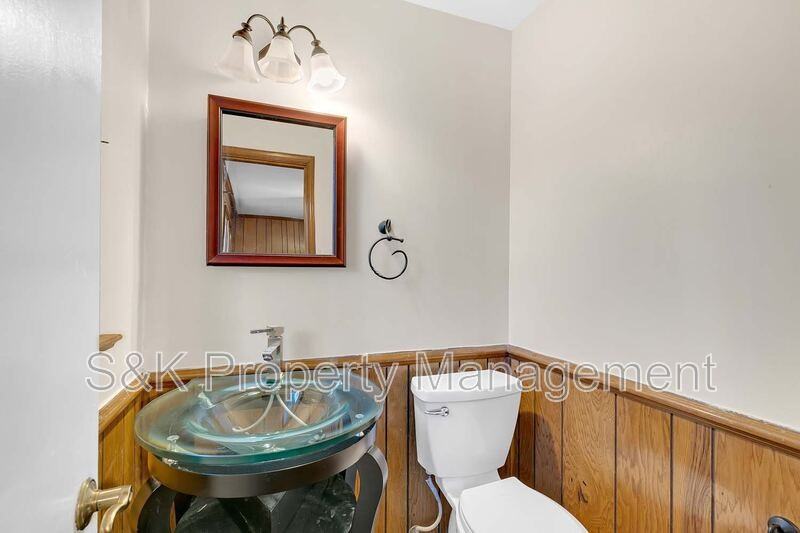 350 Hughes Dr - Photo 4 of 21