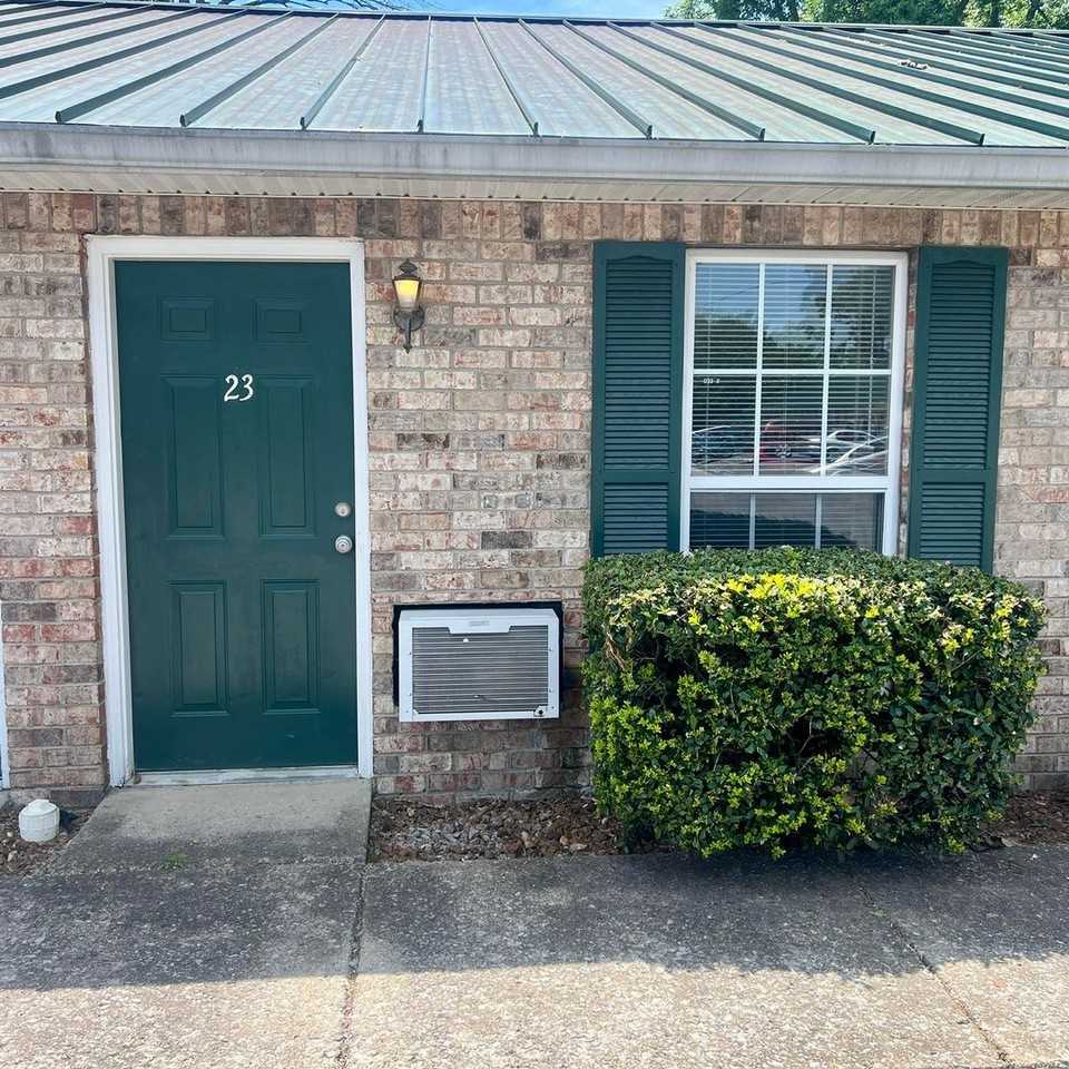 2124 Doctor Martin Luther King Jr Blvd - Photo 2 of 9