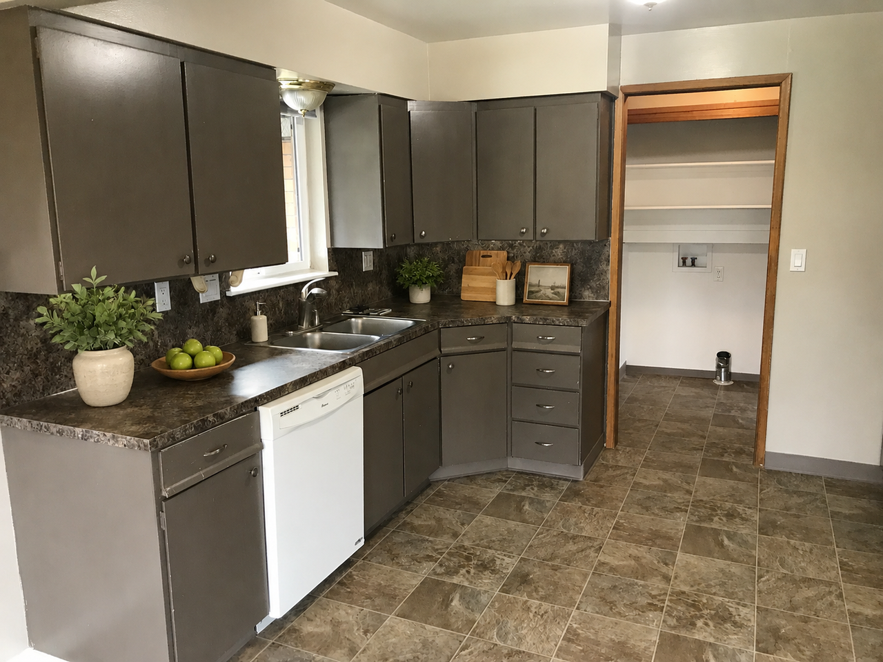 606 Anchor Pl - Photo 2 of 22