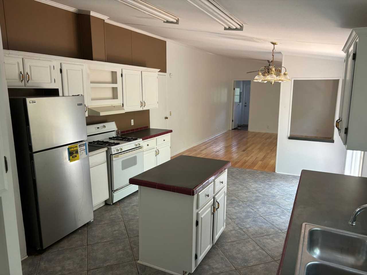 762 County Road 1176 - Photo 3 of 11