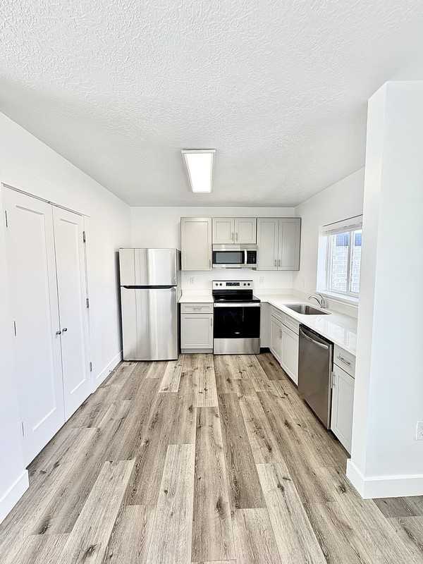 295 Eastsouth - Photo 4 of 11