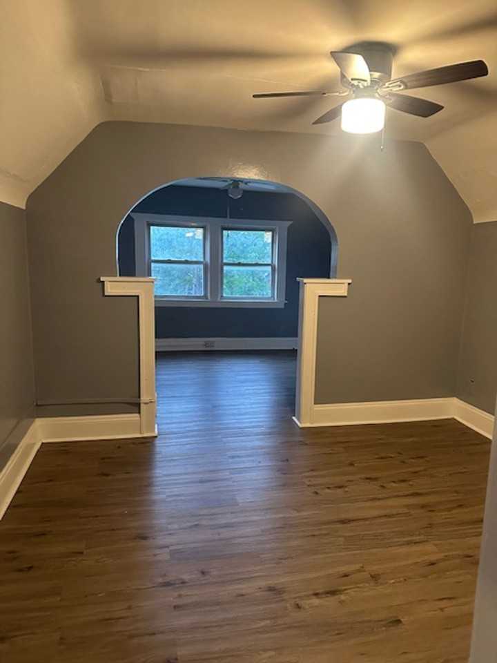 Nice Cossey third floor unit - Photo 4 of 5