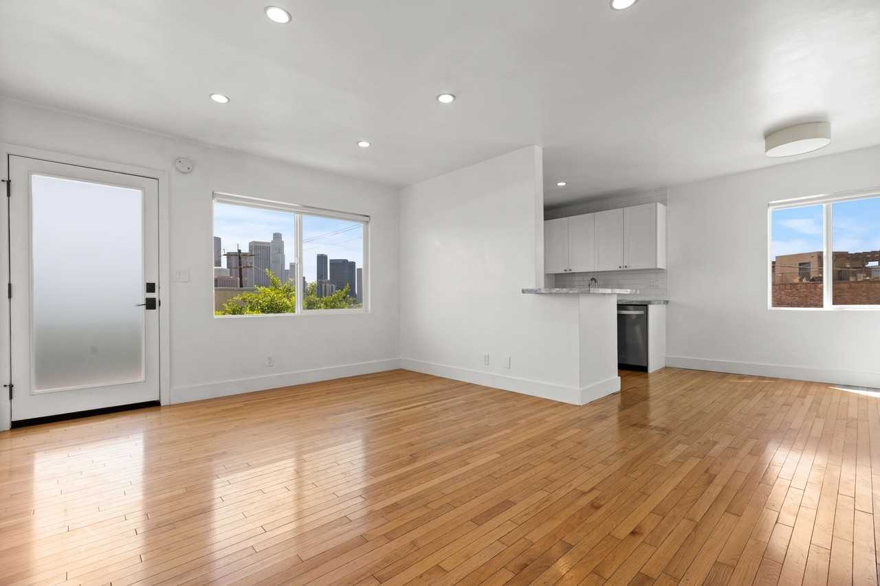 1167 Bellevue Ave - Photo 3 of 17