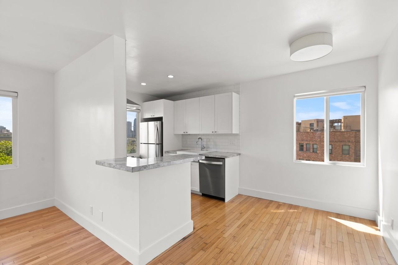 1167 Bellevue Ave - Photo 4 of 17