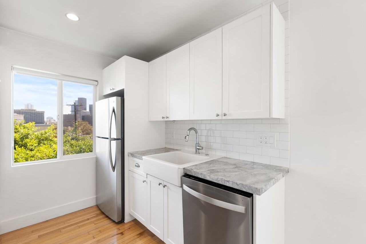 1167 Bellevue Ave - Photo 5 of 17