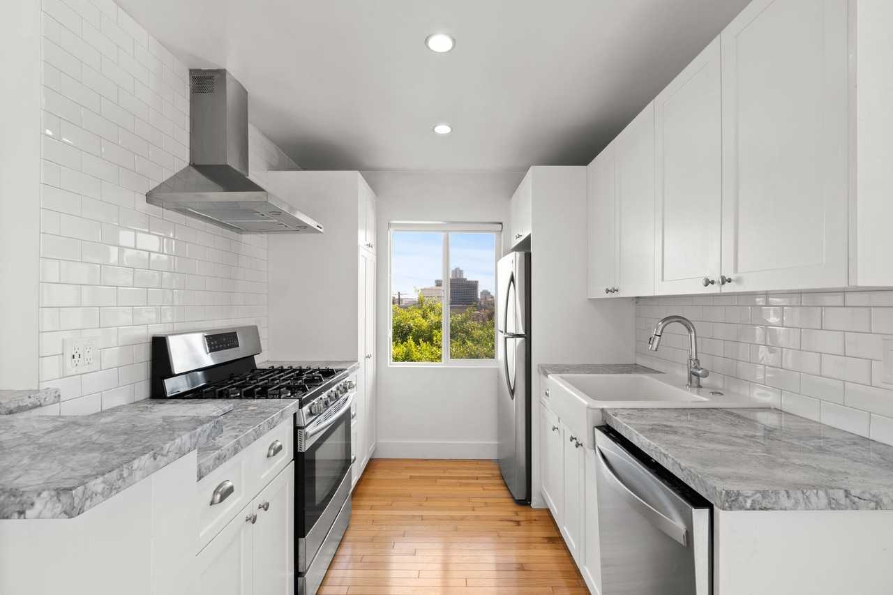 1167 Bellevue Ave - Photo 7 of 17