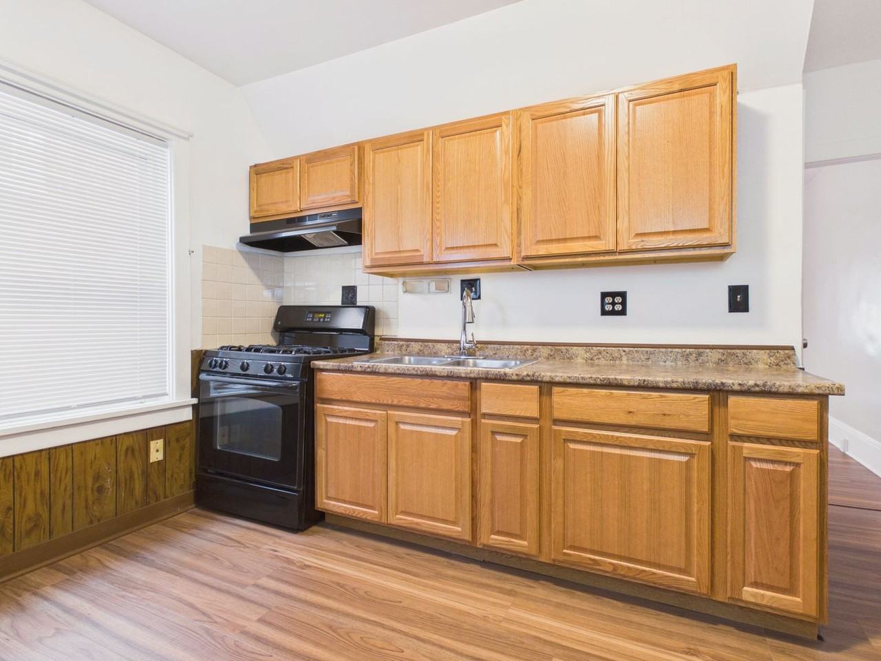 622 S 20th St - Photo 3 of 24