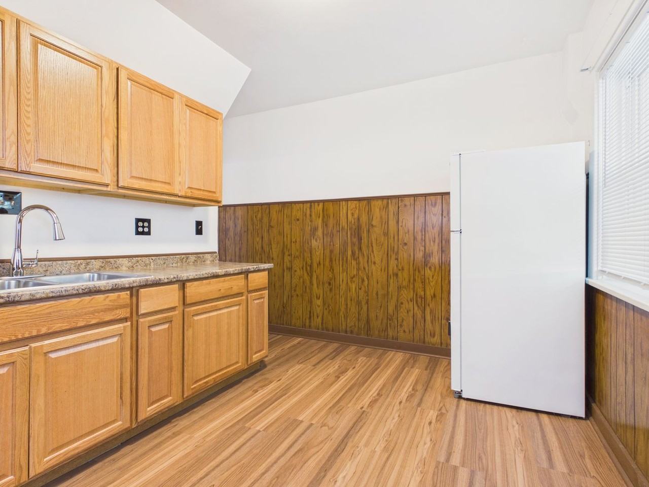 622 S 20th St - Photo 4 of 24