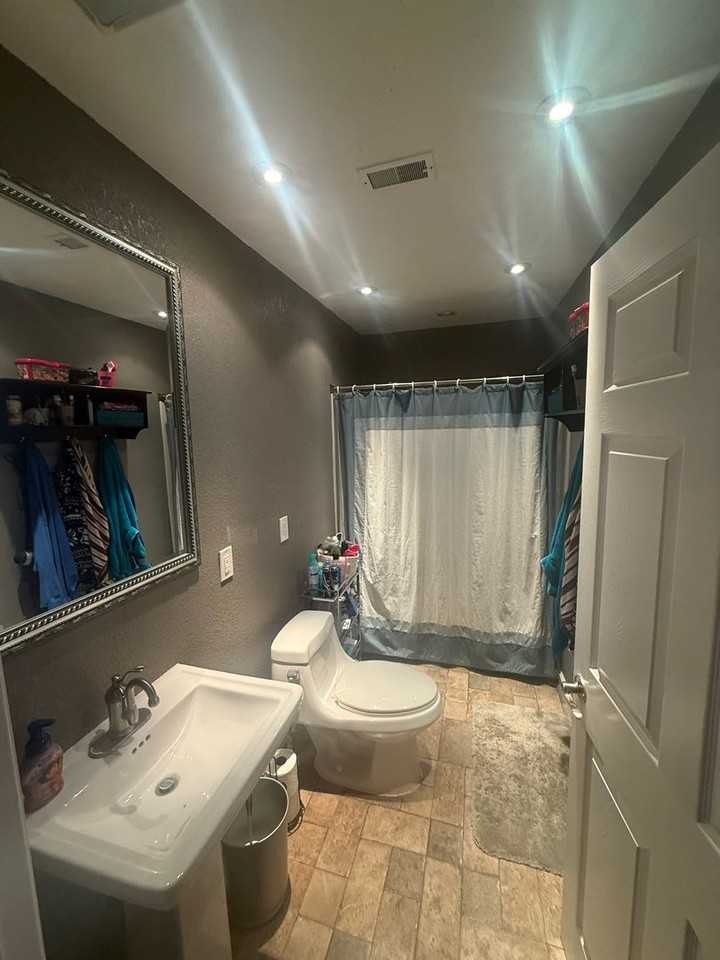 200 E Elizabeth St - Photo 6 of 17
