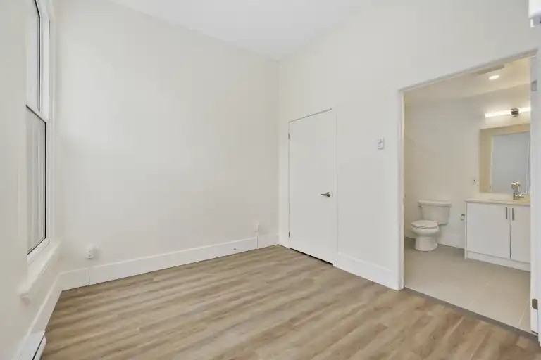 29 King St W - Photo 3 of 27