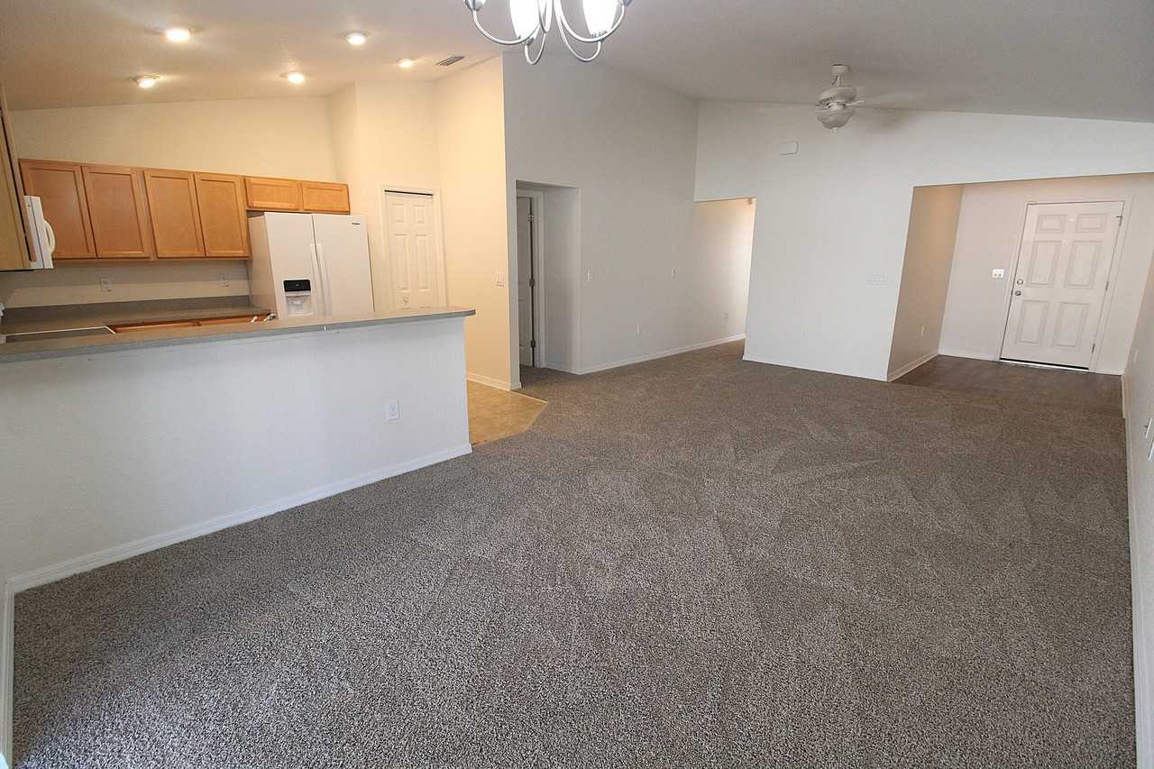 2211 11th Ave E - Photo 5 of 22