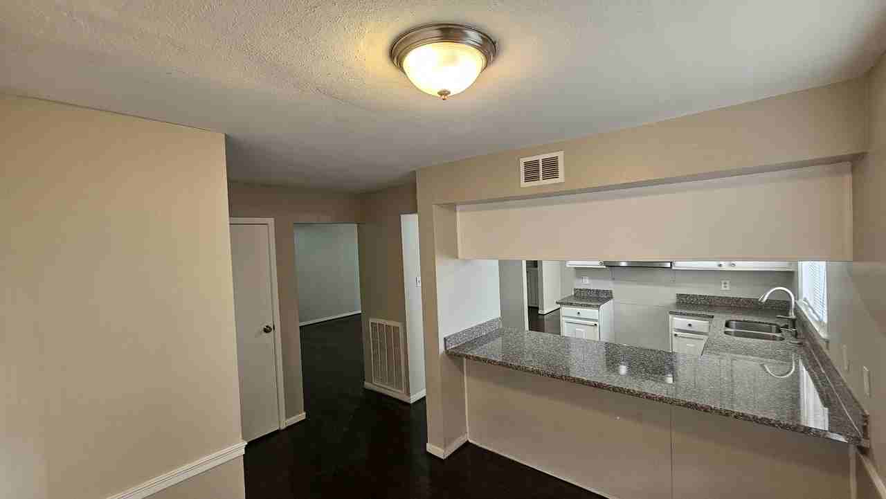 18015 Autumn Hills Dr - Photo 3 of 12