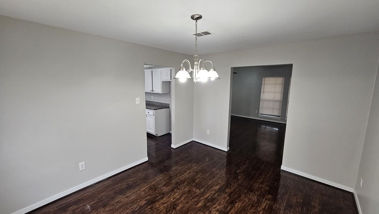 18015 Autumn Hills Dr - Photo 5 of 12