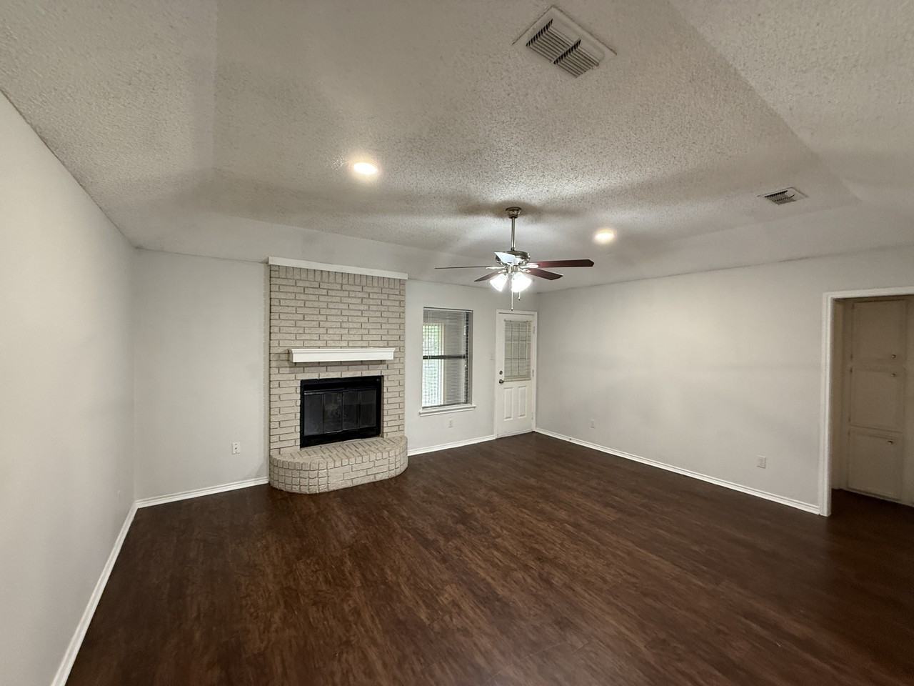 221 Arnold St - Photo 2 of 21