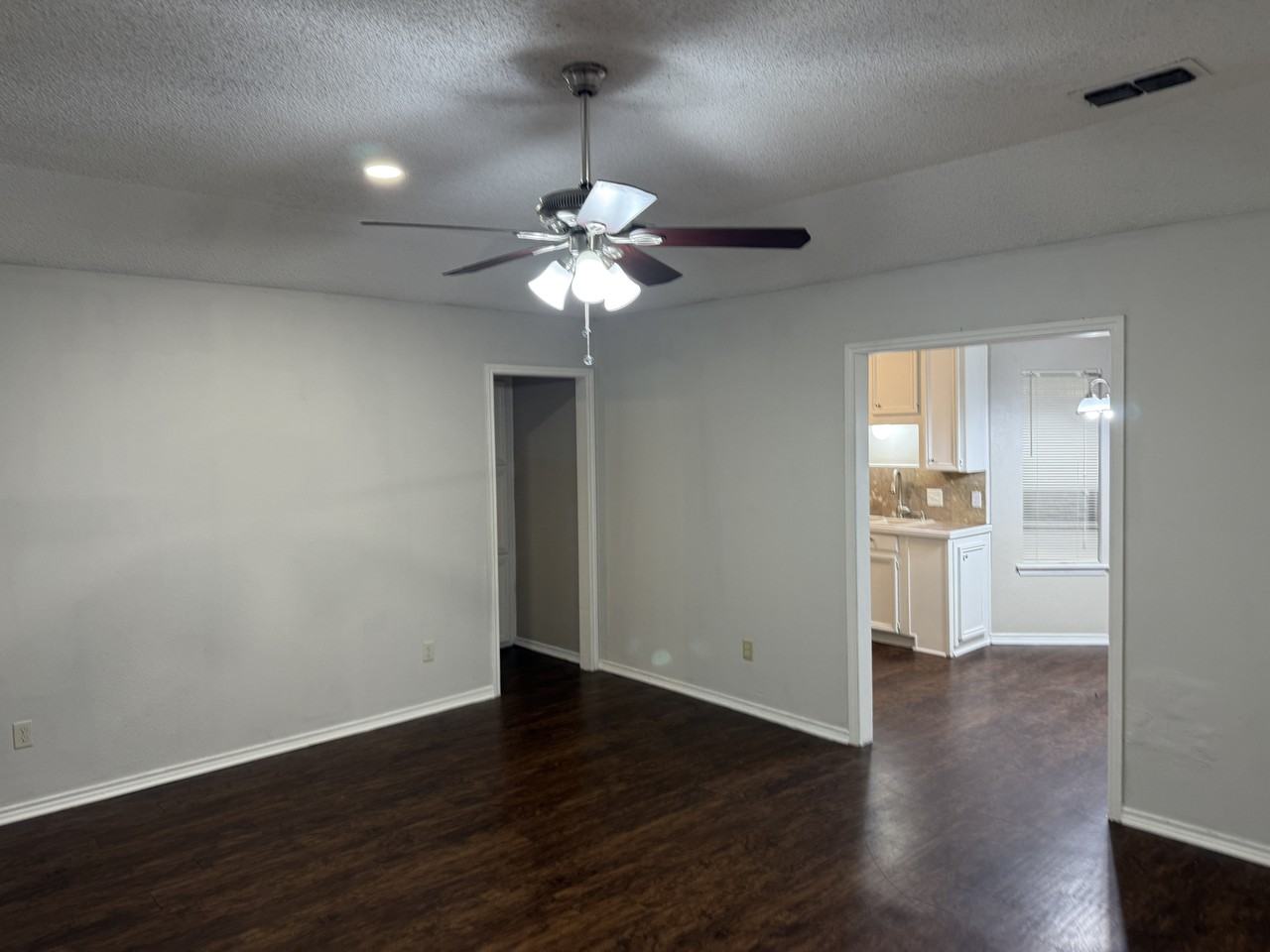 221 Arnold St - Photo 4 of 21
