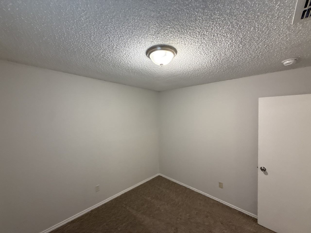 221 Arnold St - Photo 7 of 21