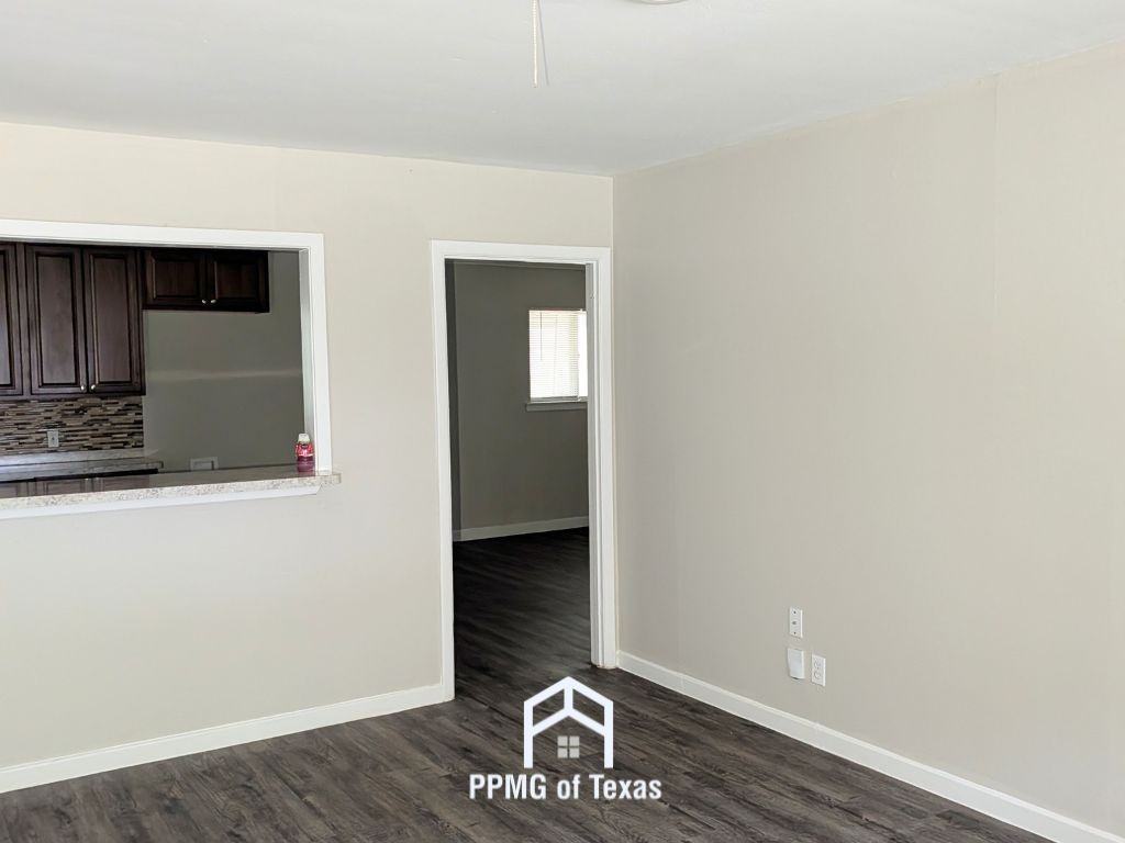 3204 Phoenix Dr - Photo 3 of 22