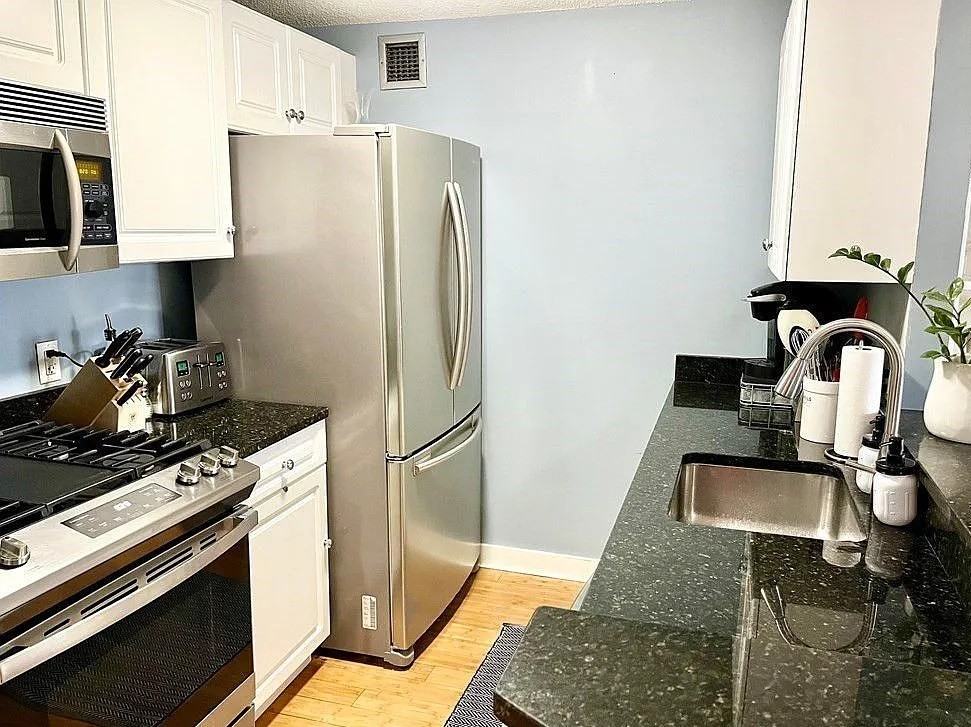 42 8th St - Photo 5 of 6