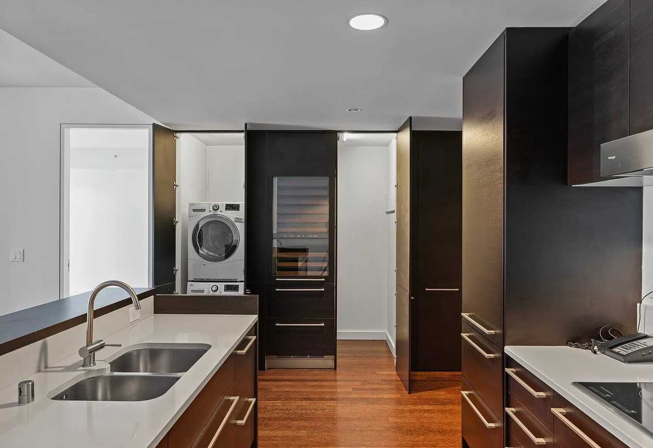 1872 Midvale Ave - Photo 6 of 7