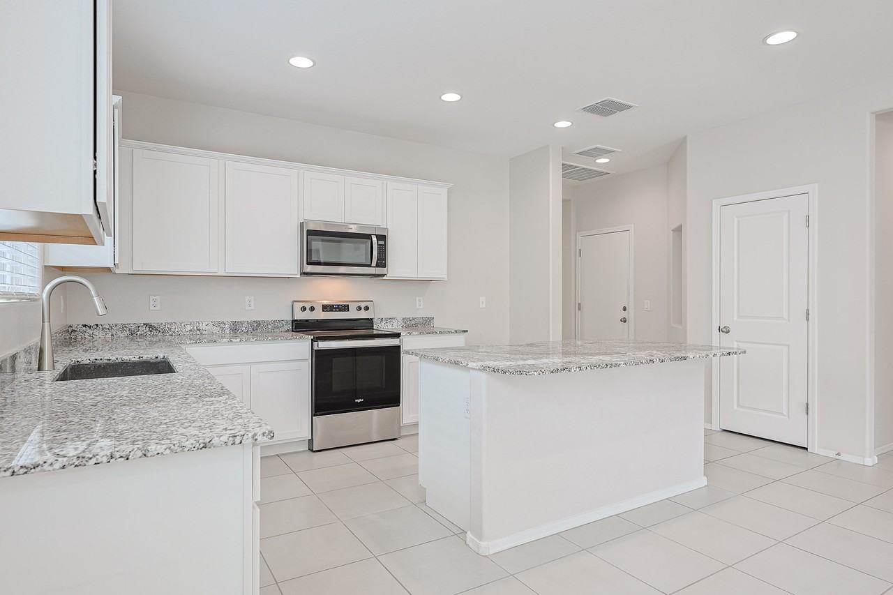 10338 W Wier Ave - Photo 6 of 29