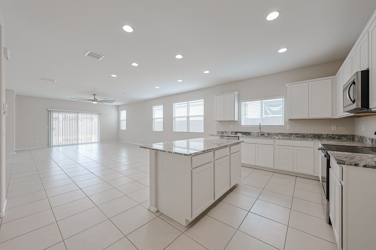 10338 W Wier Ave - Photo 7 of 29