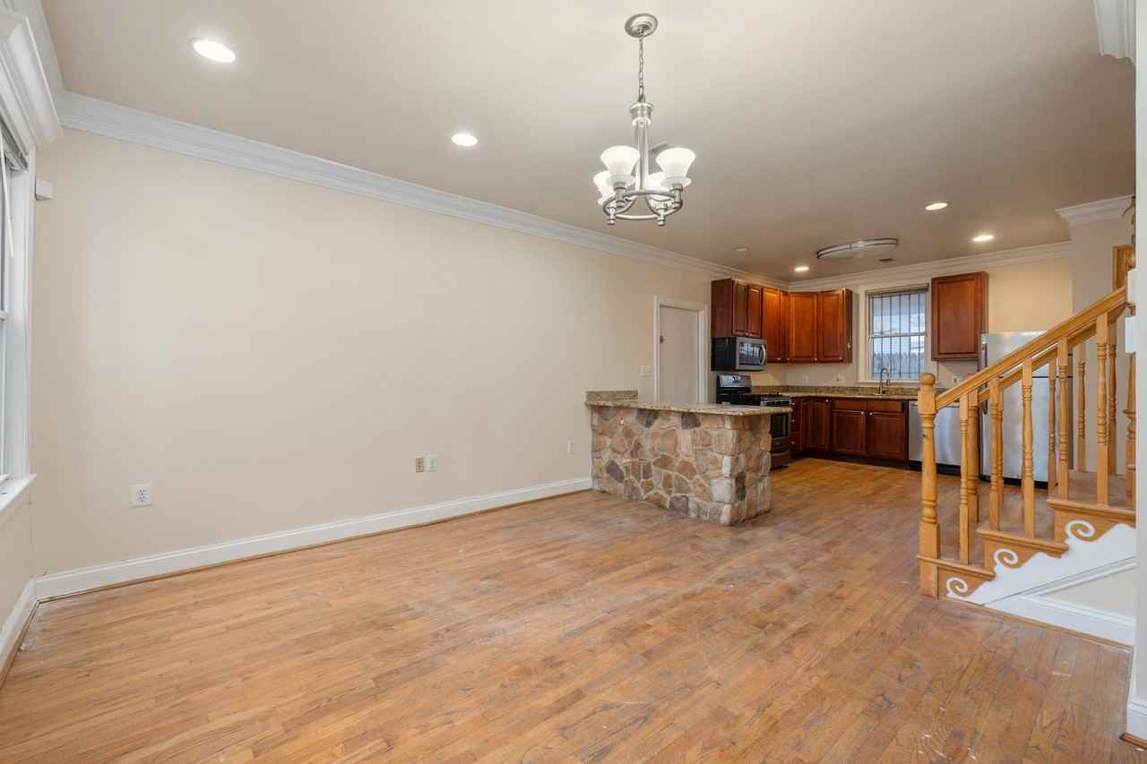 1809 Kendall St Ne - Photo 4 of 33