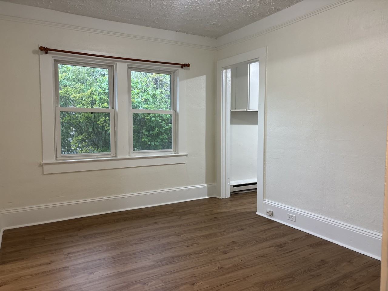 140 Fairview Ave - Photo 4 of 13