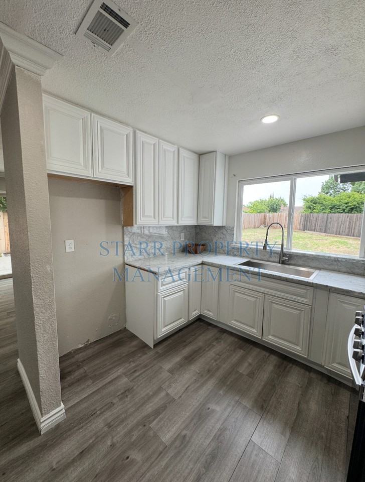 8110 Rouen Ct - Photo 4 of 22
