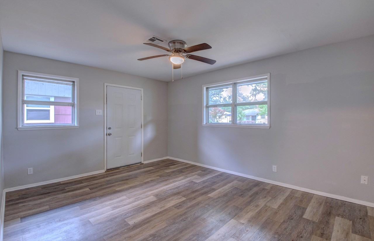 620 Neal St - Photo 3 of 15