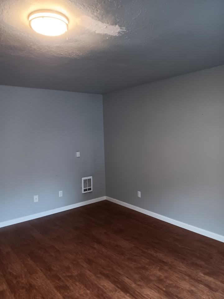 131 Se Ainslee Ave - Photo 3 of 11