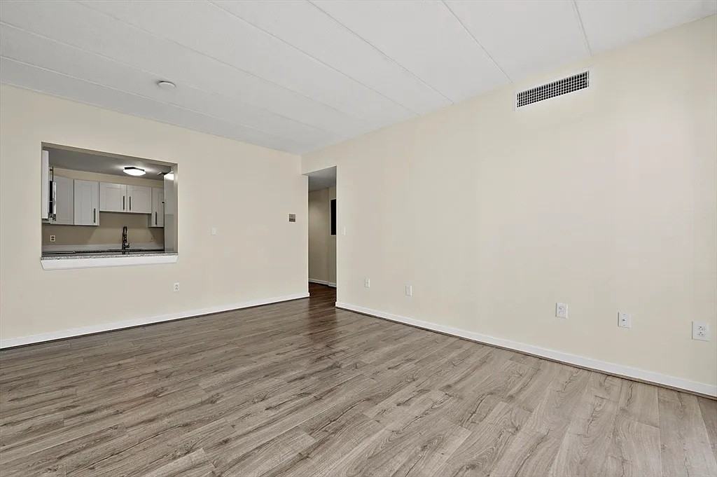 170 Gore St #313 - Photo 4 of 11