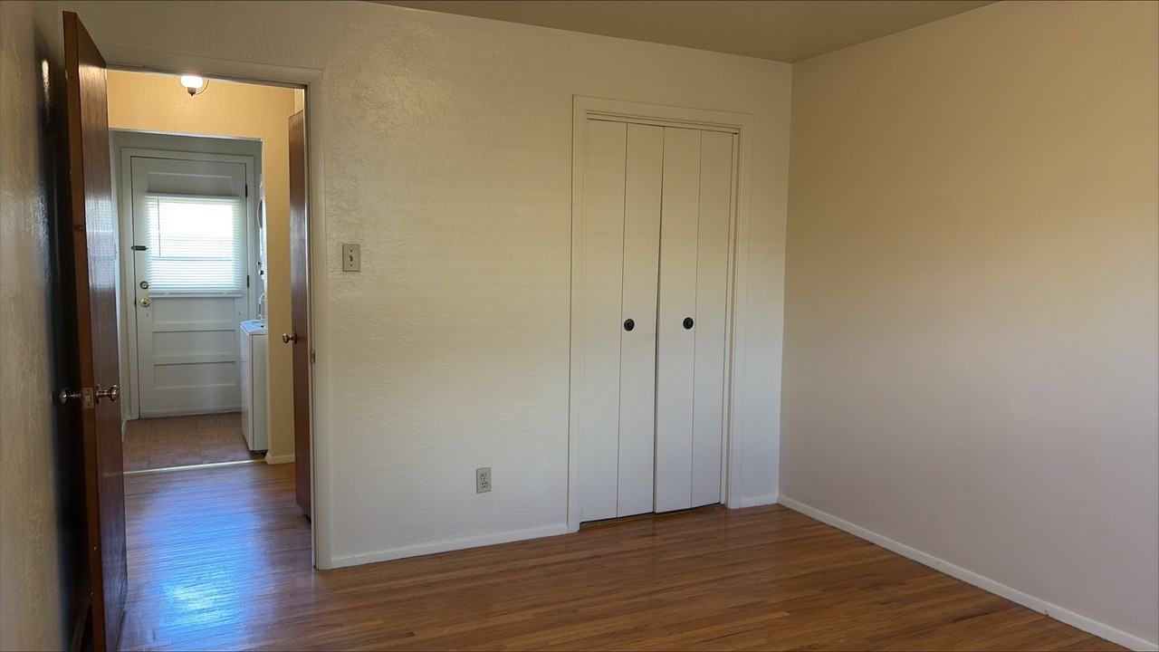 4516 Zuni Rd Se - Photo 5 of 17