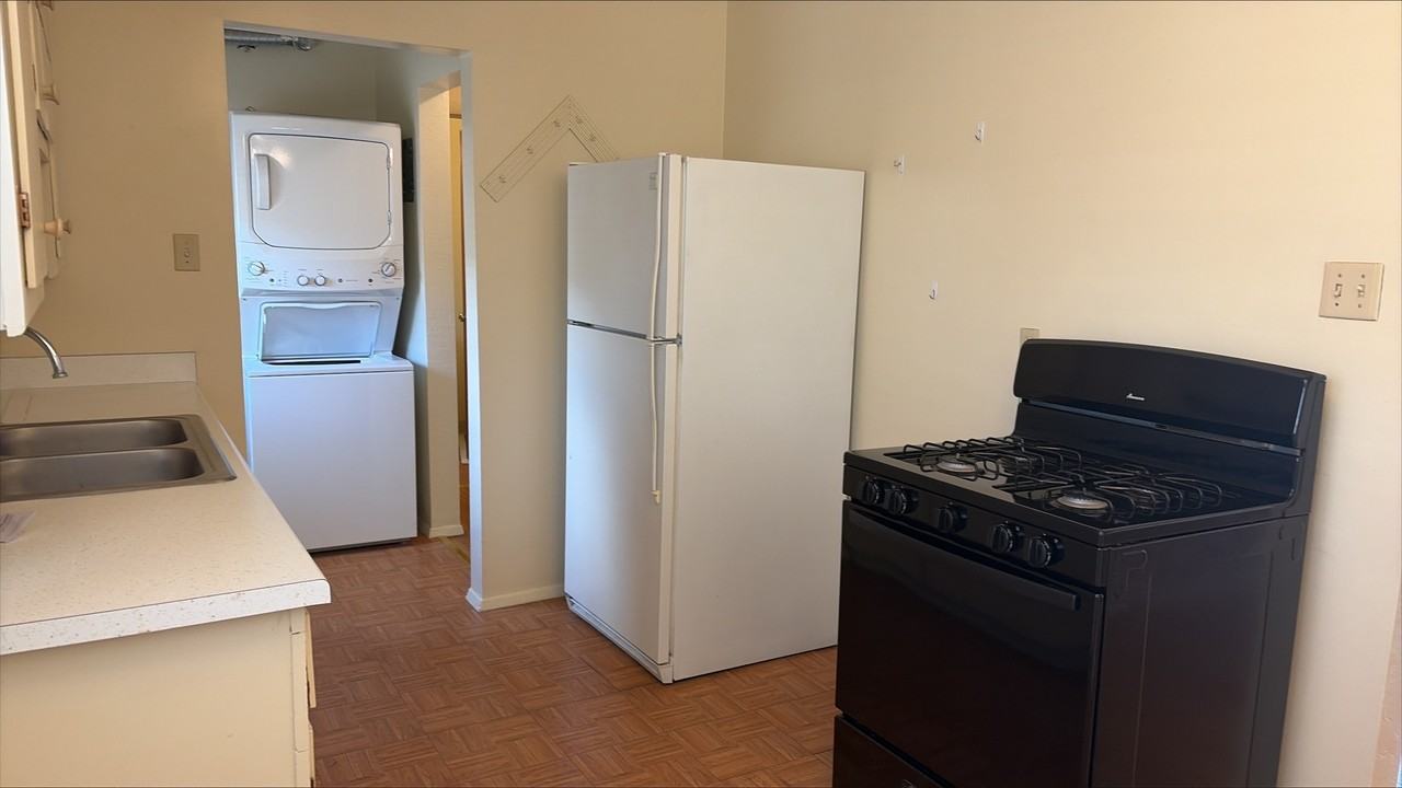 4516 Zuni Rd Se - Photo 6 of 17