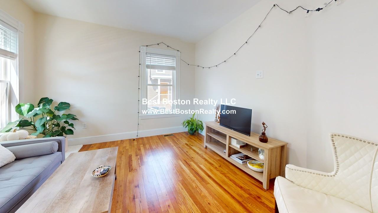 321 Hurley St #1 - Photo 2 of 9