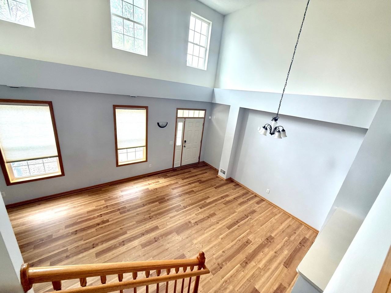 1193 Hillvale Ave N - Photo 2 of 18