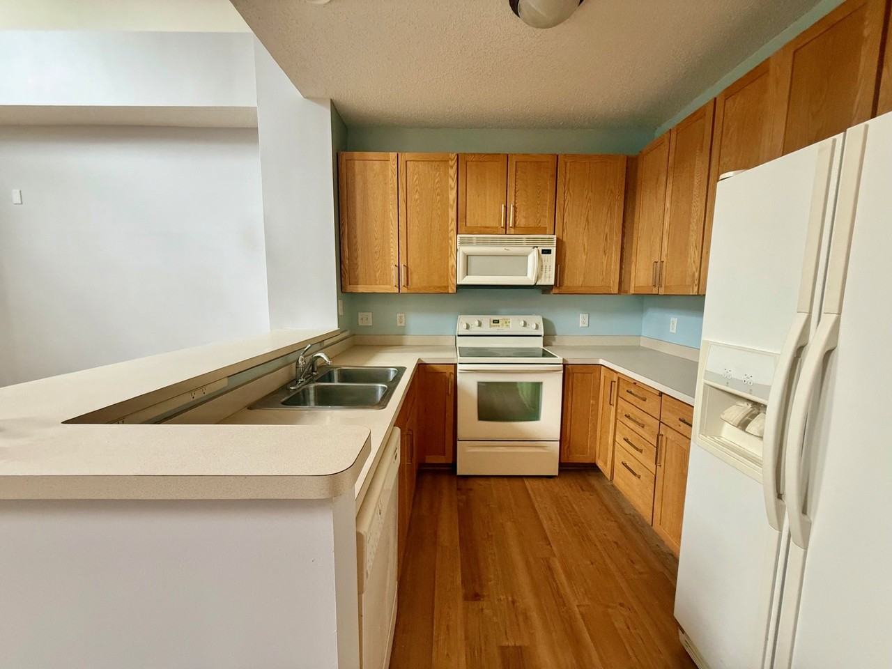1193 Hillvale Ave N - Photo 3 of 18
