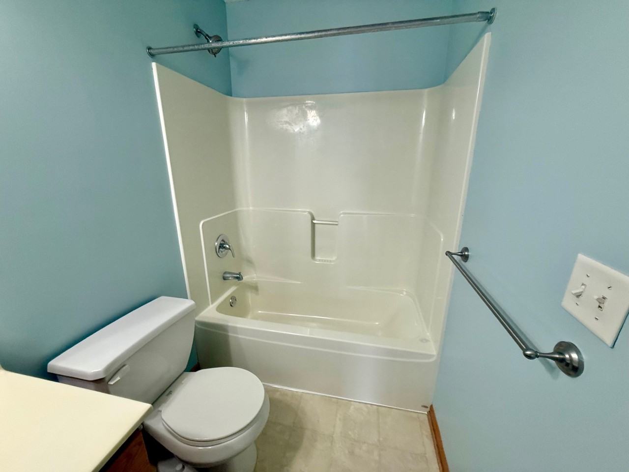 1193 Hillvale Ave N - Photo 7 of 18