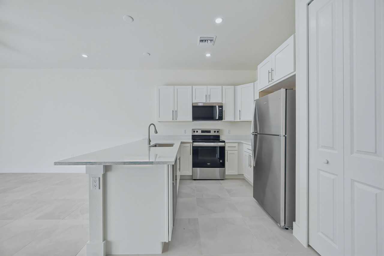 5430 Bristo St - Photo 4 of 16