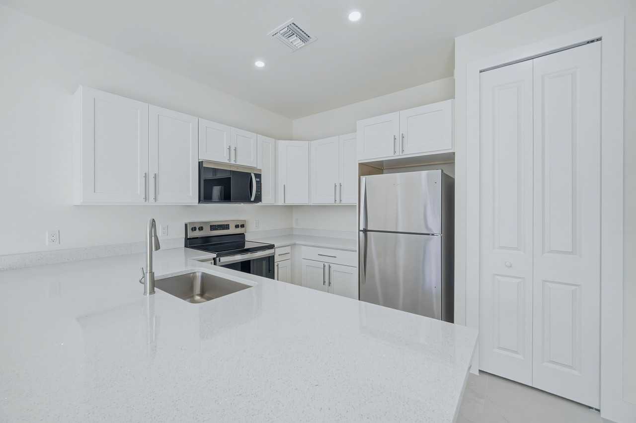 5430 Bristo St - Photo 5 of 16