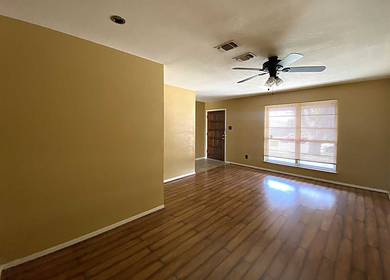 1613 Miranda Ave - Photo 5 of 17