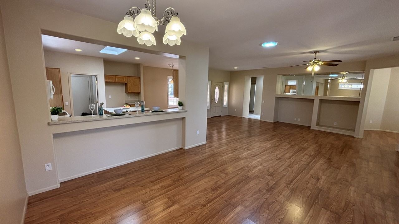 15138 W Las Brizas Ln - Photo 5 of 29
