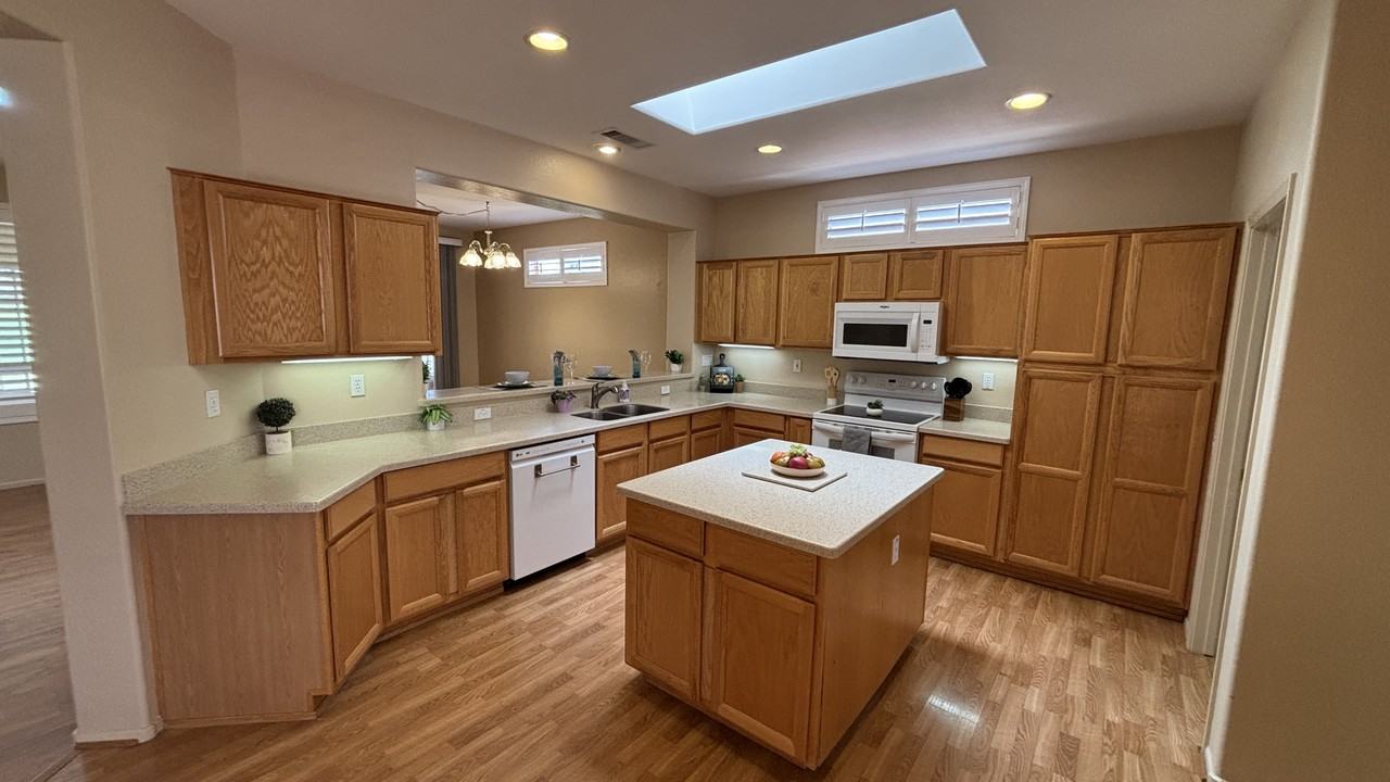 15138 W Las Brizas Ln - Photo 6 of 29