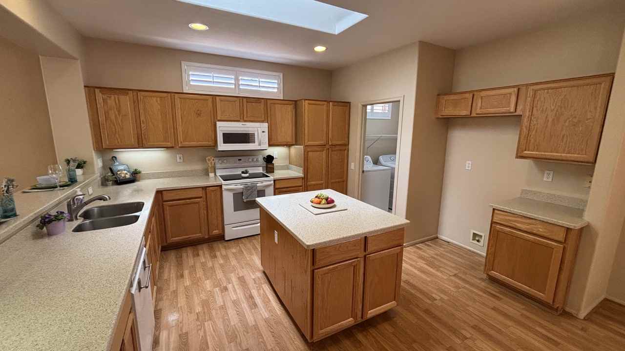15138 W Las Brizas Ln - Photo 7 of 29