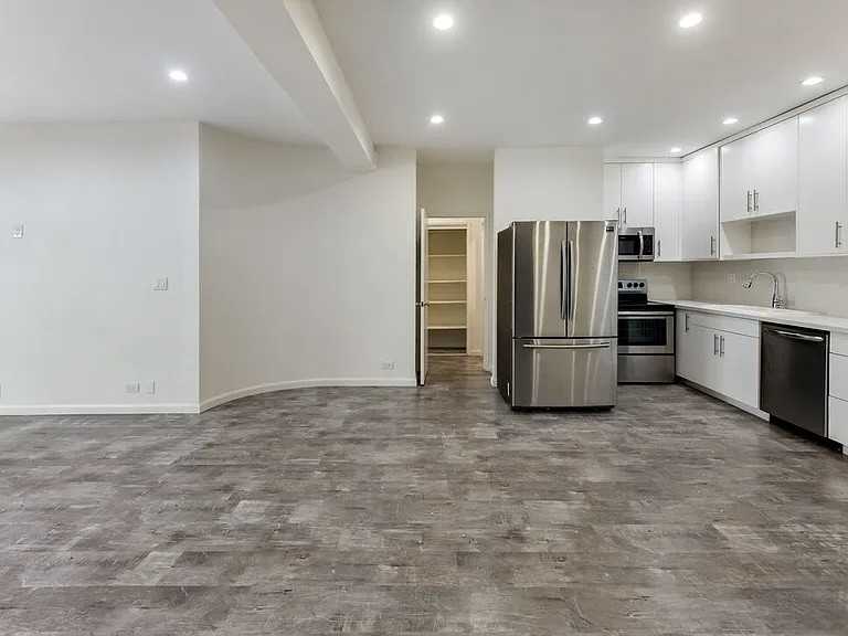 1440 Veteran Ave #220 - Photo 6 of 13