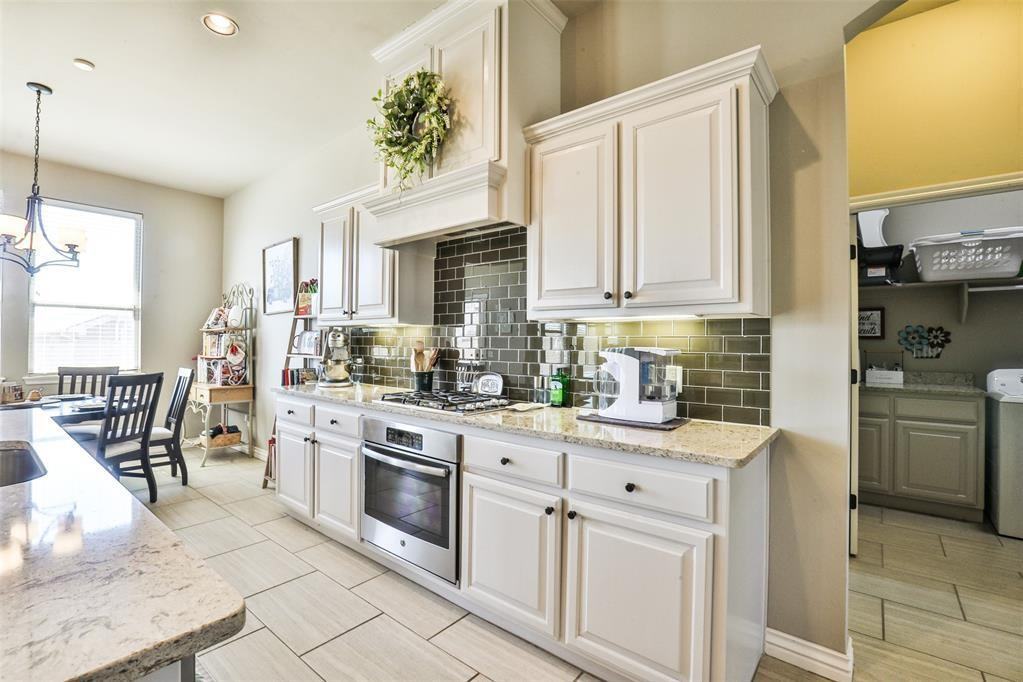 2412 Sw 136th St - Photo 3 of 11